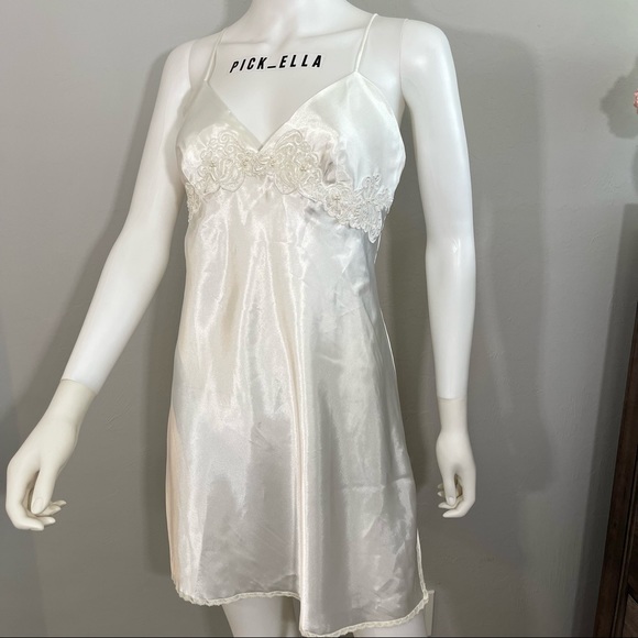 M VS Victoria’s Secret Vintage Embellished Perl White Satin Bride Slip and Robe - Picture 4 of 13
